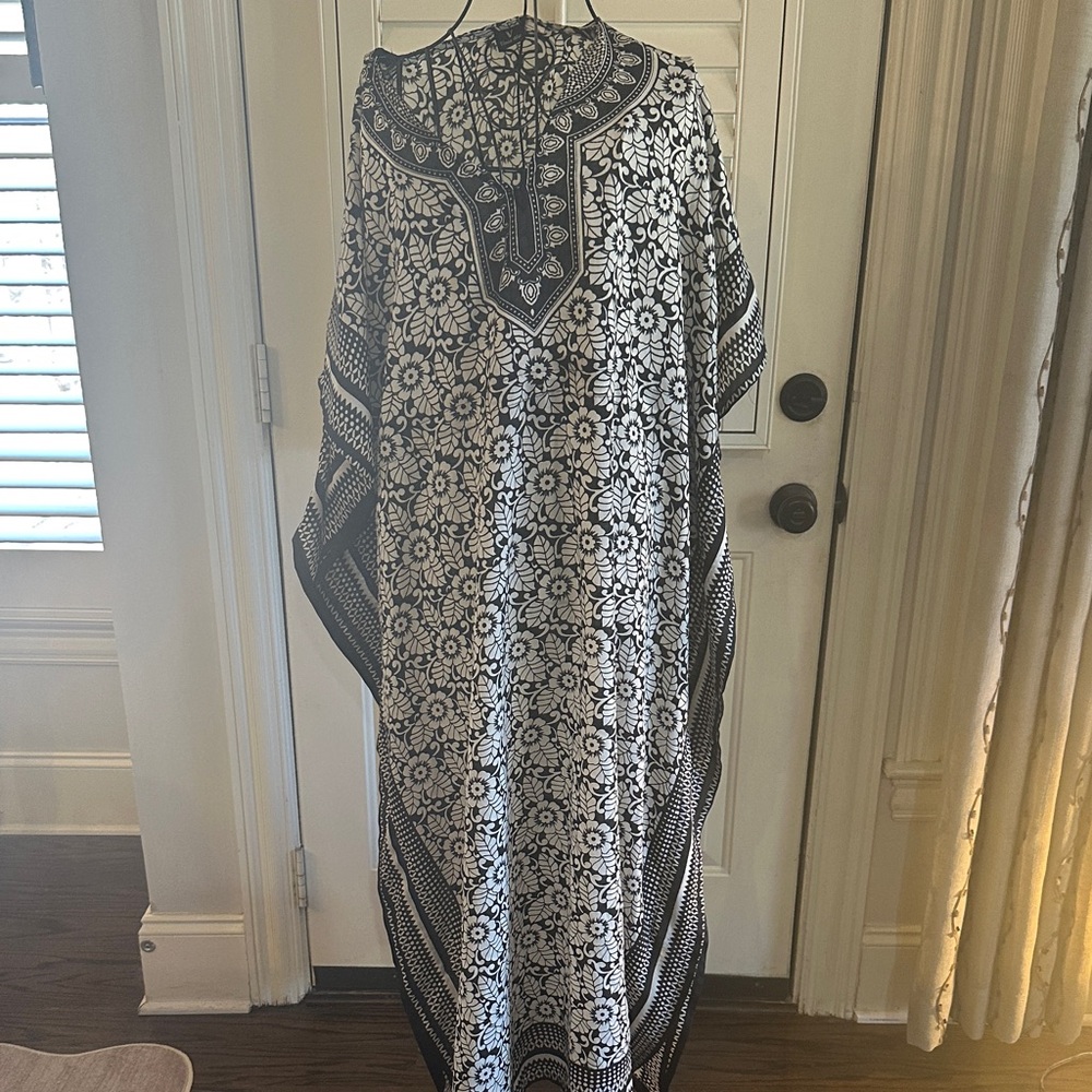 Chic Black and White Floral Swim Coverup